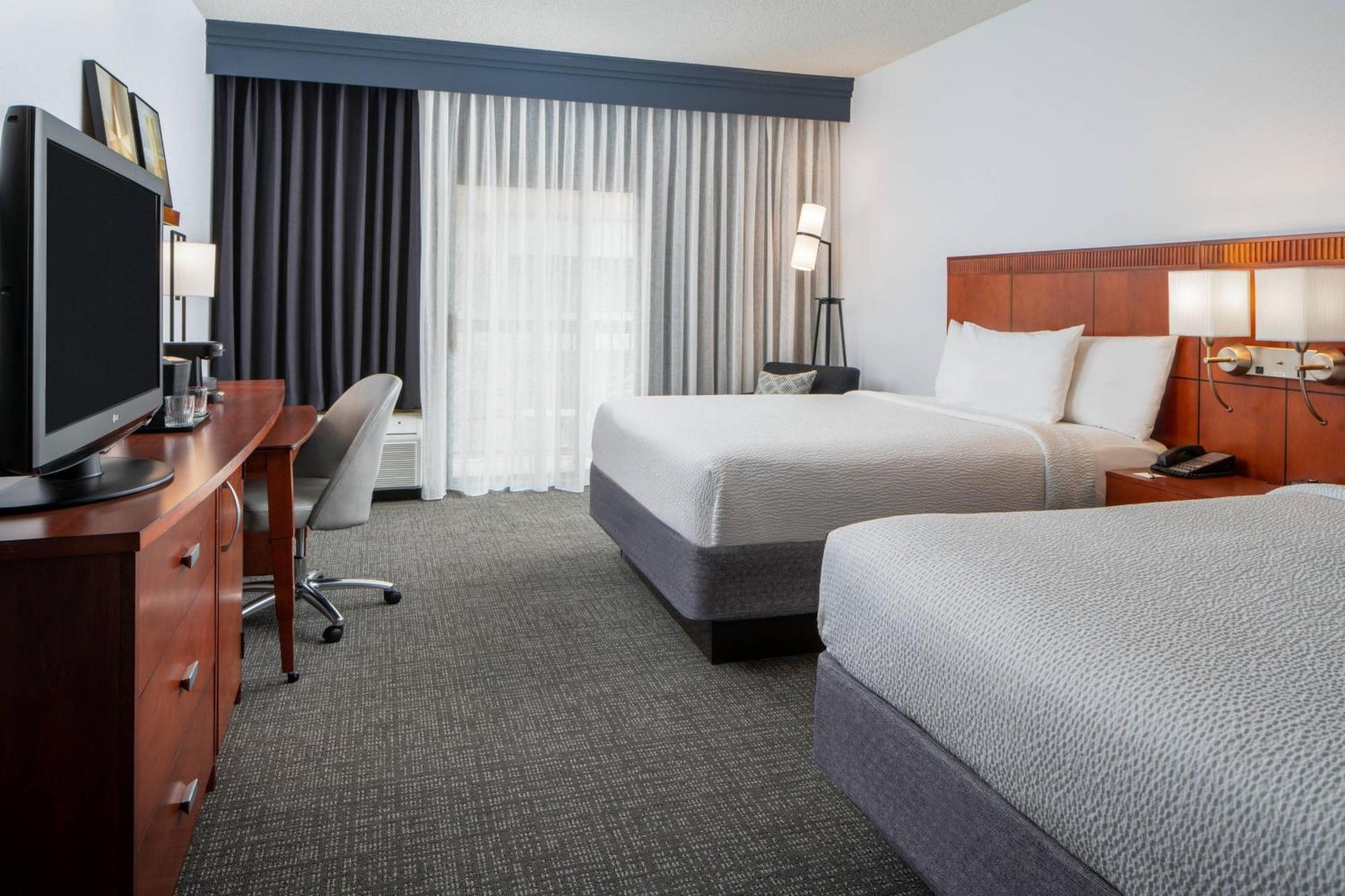 Courtyard By Marriott Dulles Airport Herndon/Reston Exterior photo