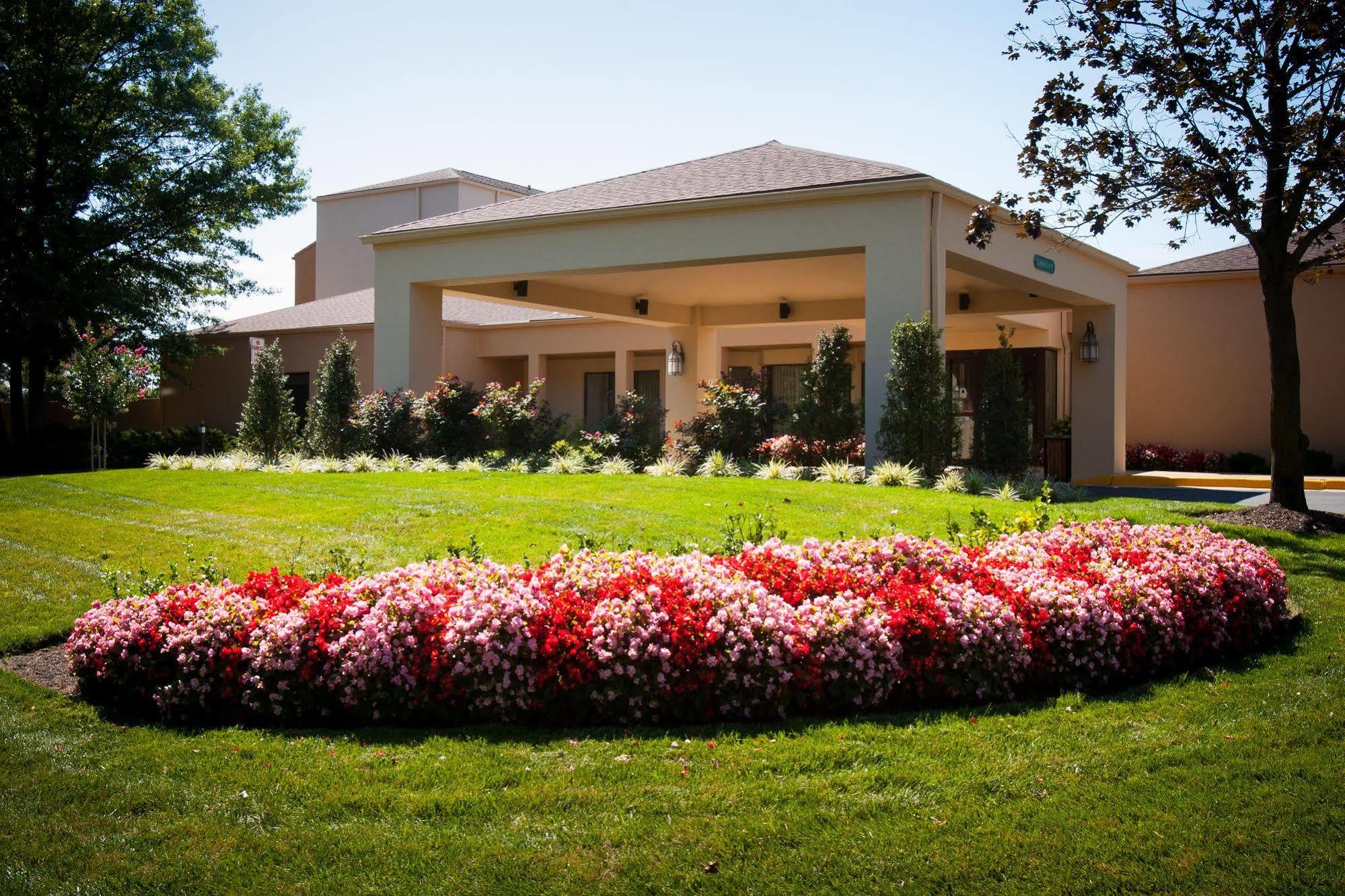 Courtyard By Marriott Dulles Airport Herndon/Reston Exterior photo
