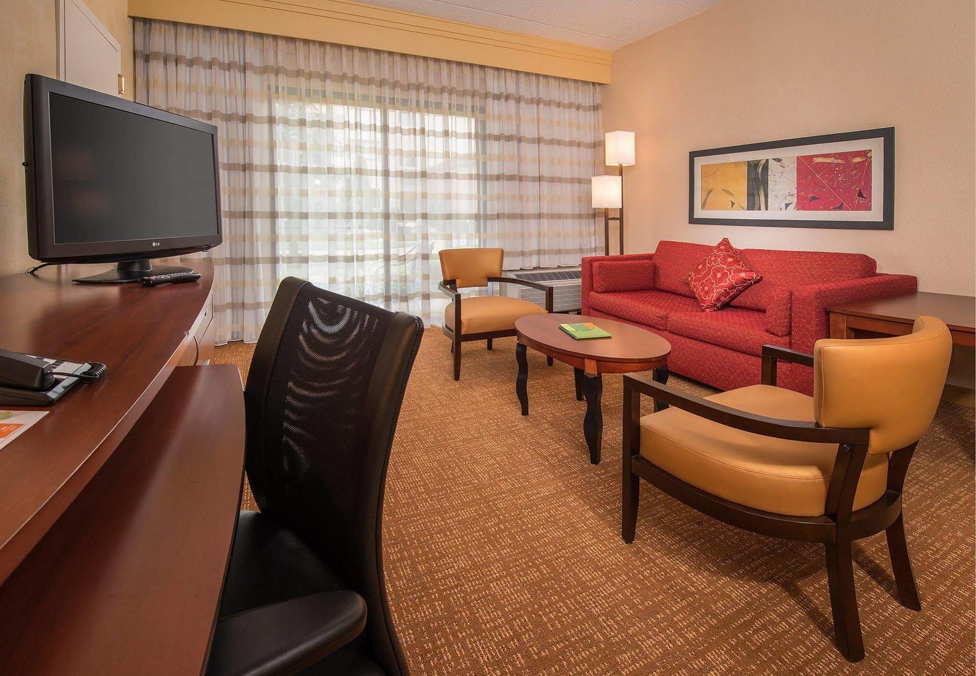 Courtyard By Marriott Dulles Airport Herndon/Reston Exterior photo